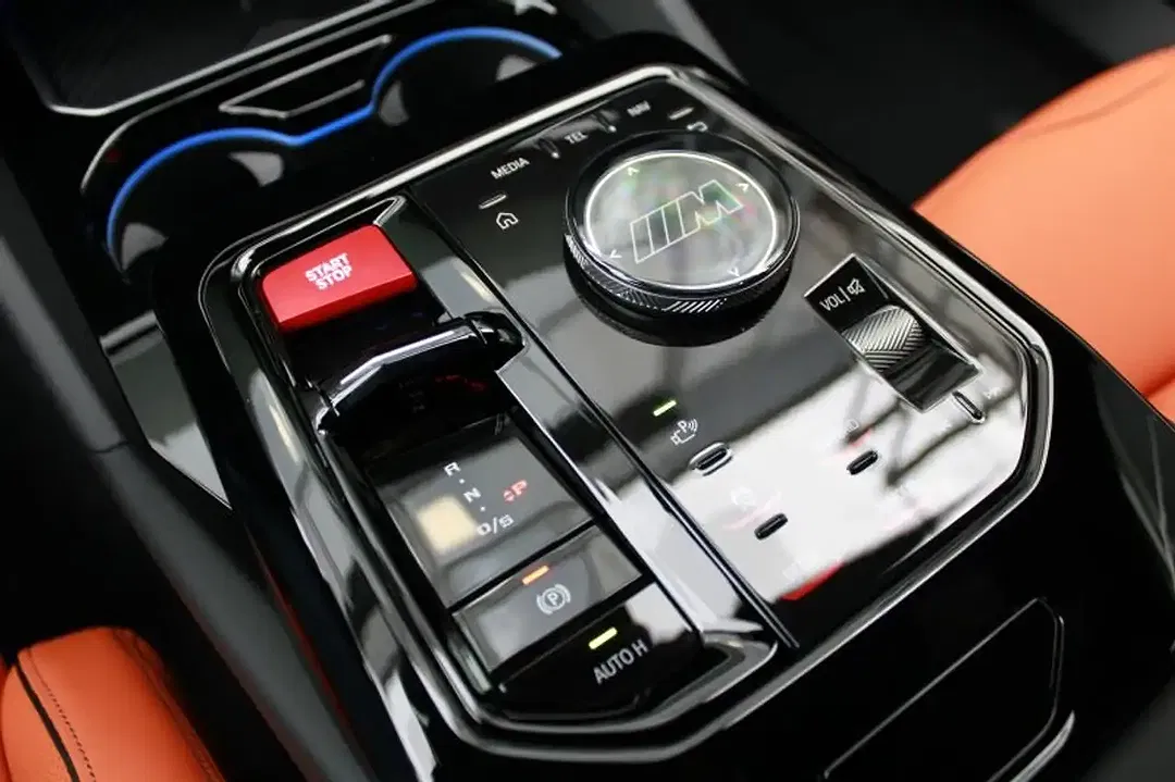 BMW M5 - Thumbnail 13