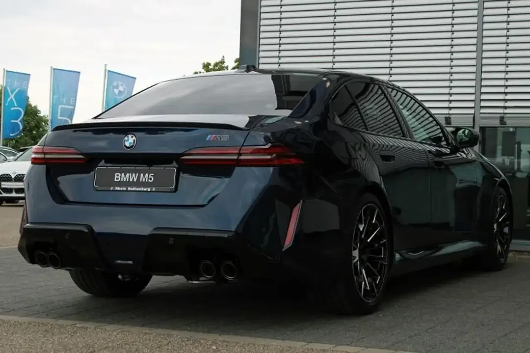 BMW M5 - Thumbnail 4