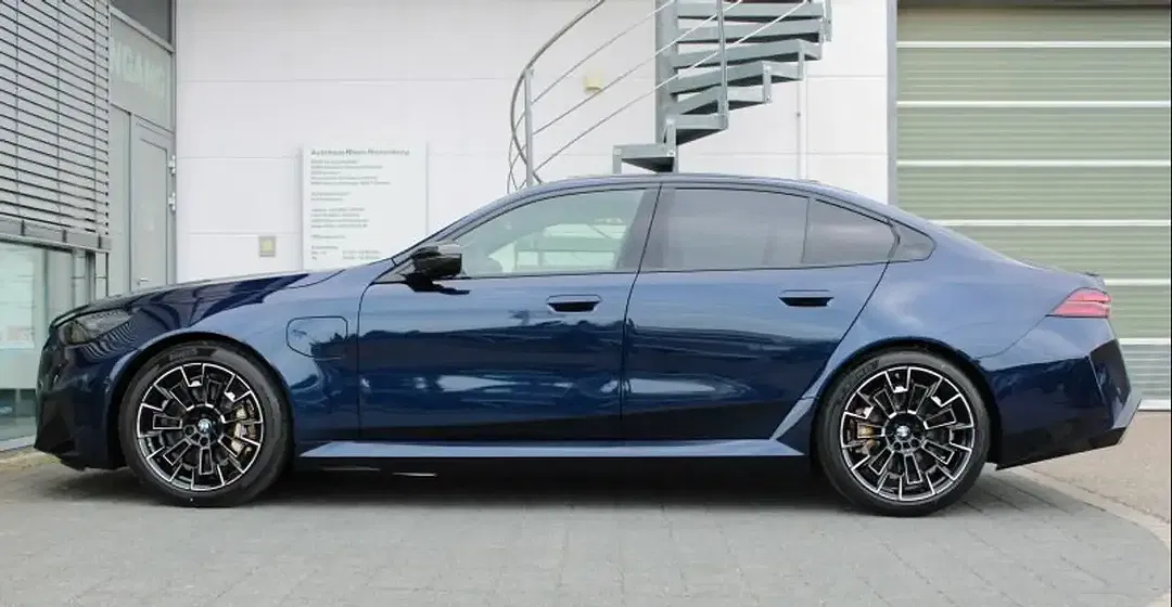 BMW M5 - Thumbnail 5