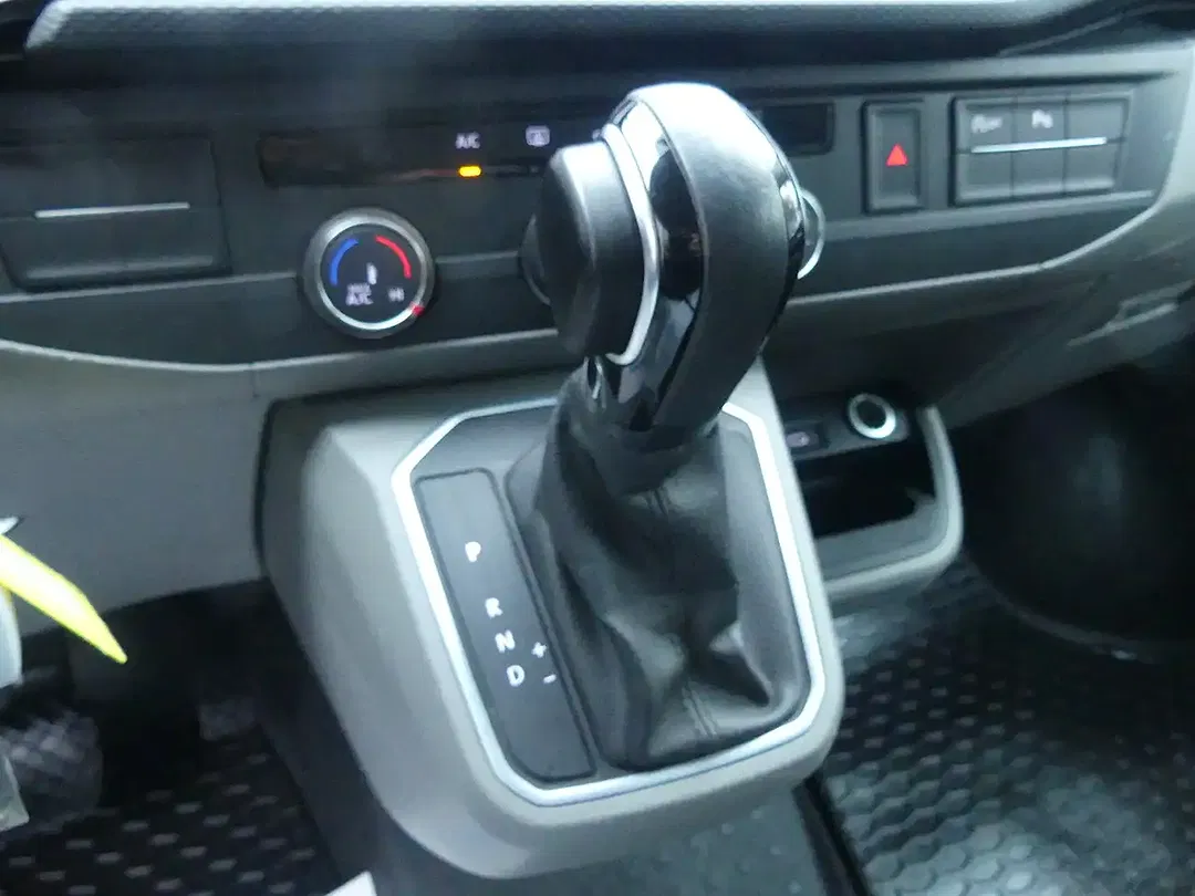 Volkswagen Transporter - Thumbnail 12