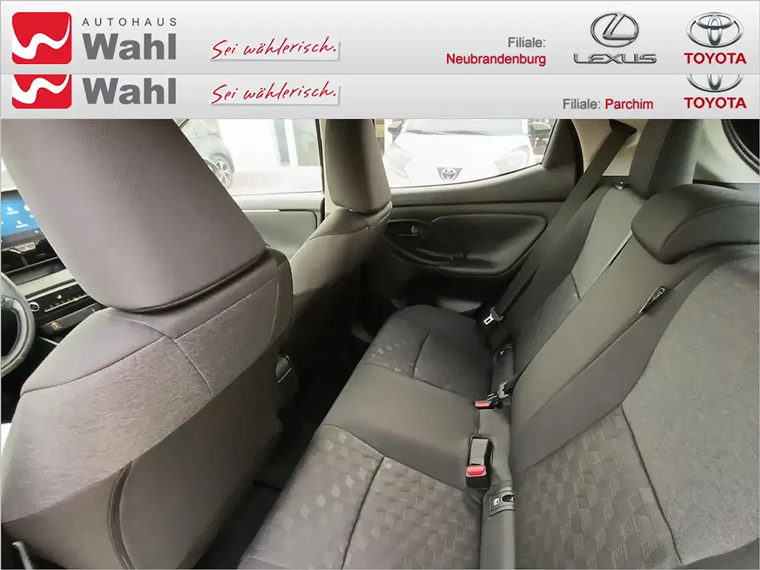 Toyota Yaris - Thumbnail 13