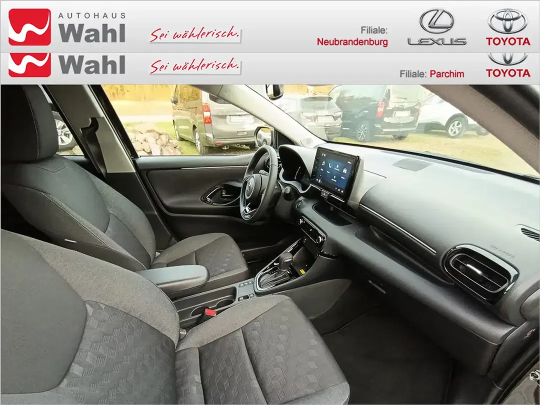 Toyota Yaris - Thumbnail 8