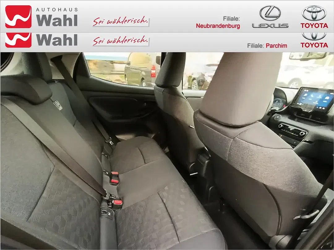 Toyota Yaris - Thumbnail 9