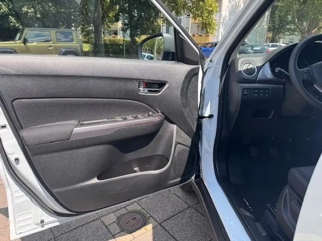 Suzuki Vitara - Thumbnail 10