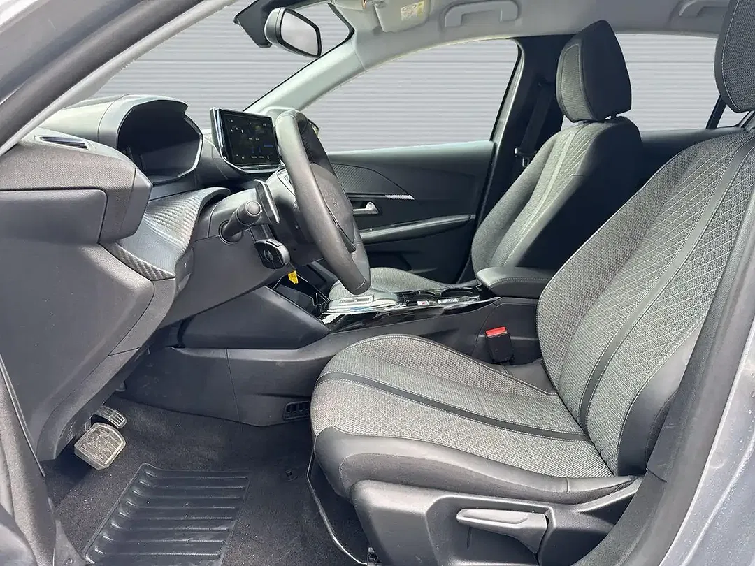 Peugeot 208 - Thumbnail 11