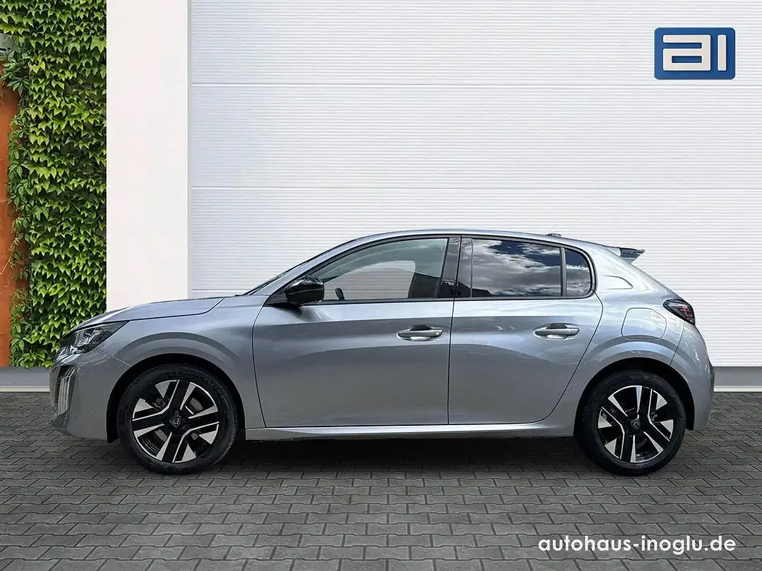 Peugeot 208 - Thumbnail 2