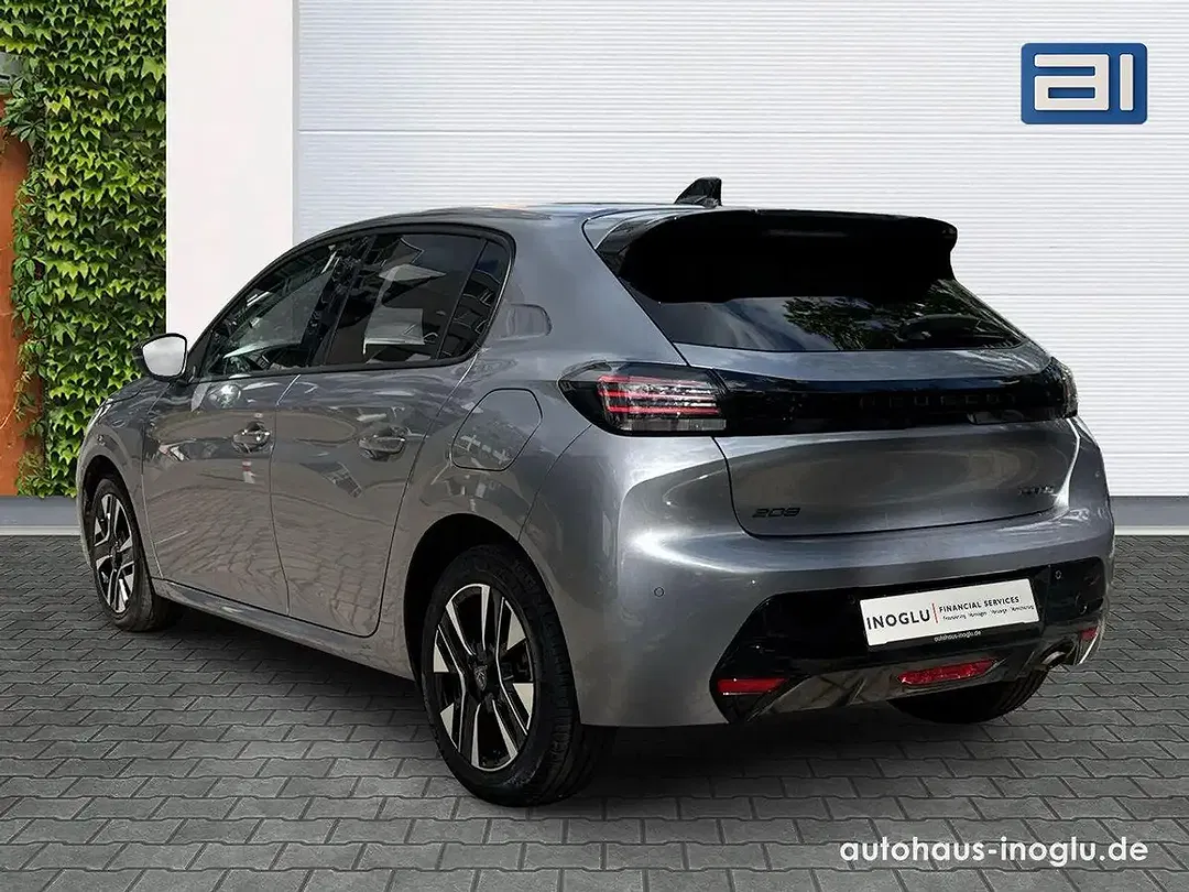 Peugeot 208 - Thumbnail 3