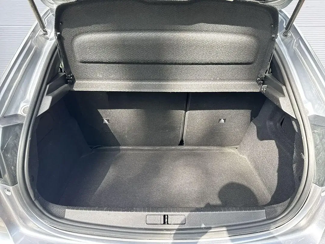 Peugeot 208 - Thumbnail 5