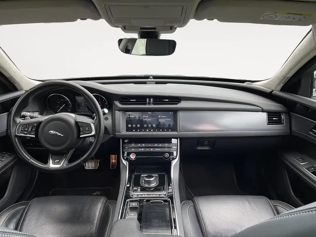 Jaguar XF - Thumbnail 12
