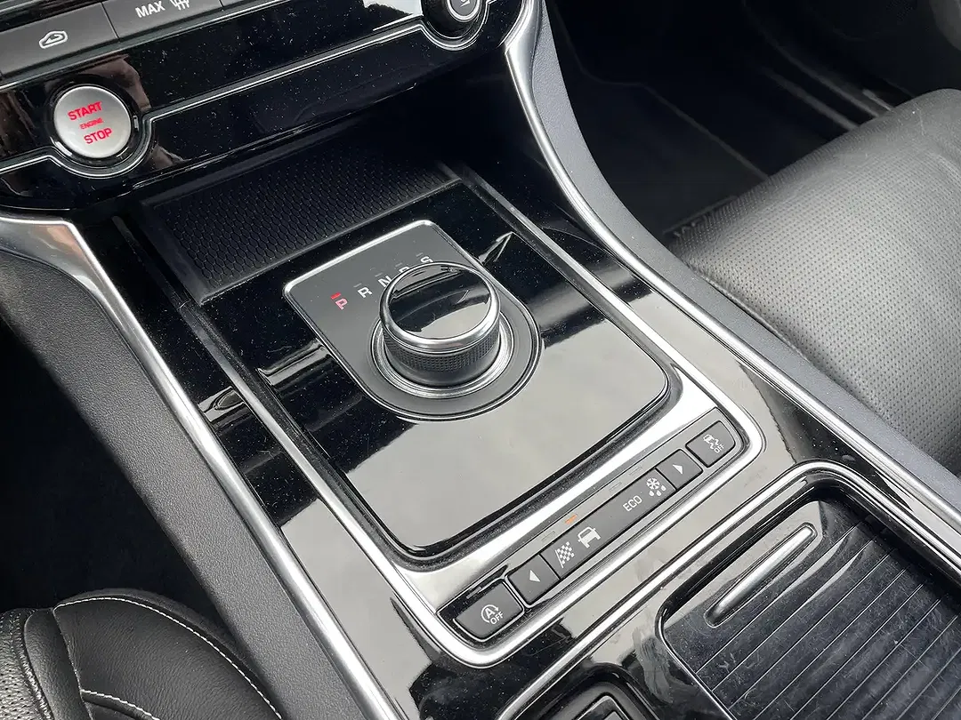 Jaguar XF - Thumbnail 15