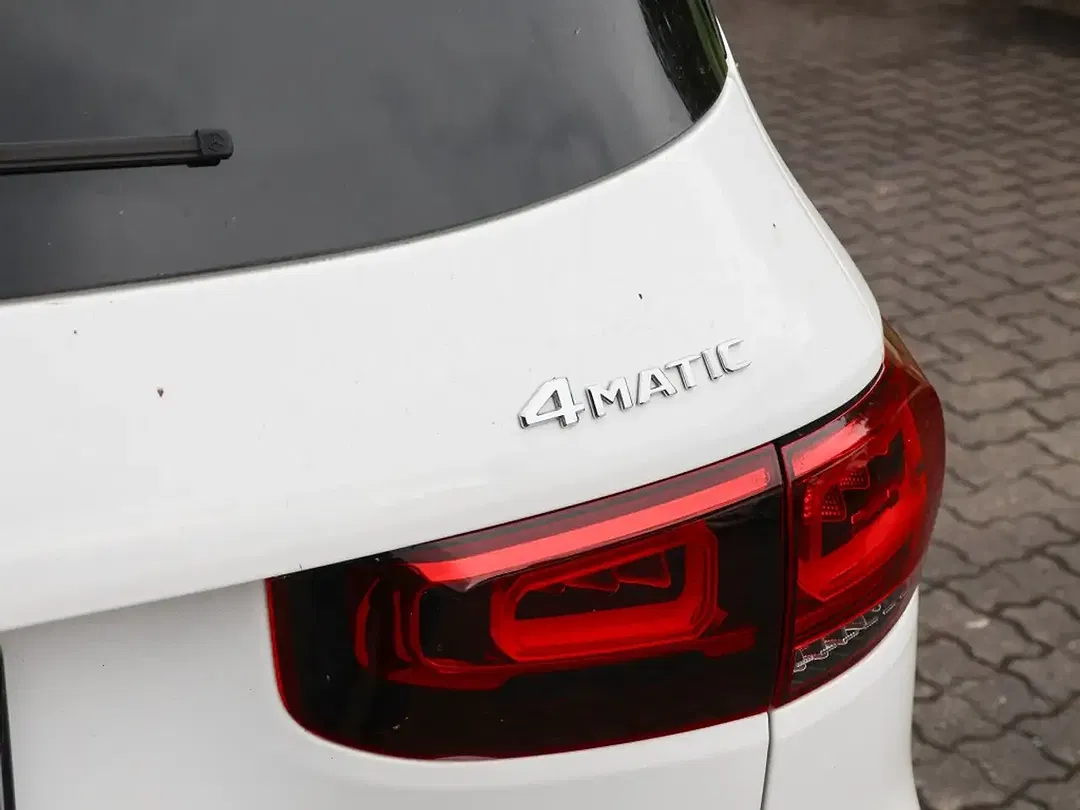 Mercedes-Benz GLB 220 - Thumbnail 9