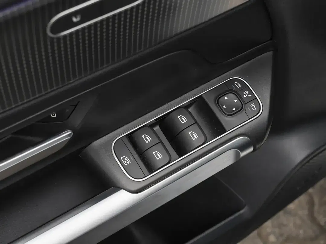 Mercedes-Benz GLB 220 - Thumbnail 12