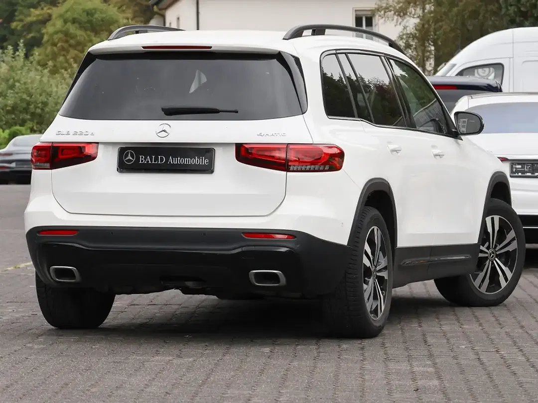 Mercedes-Benz GLB 220 - Thumbnail 2