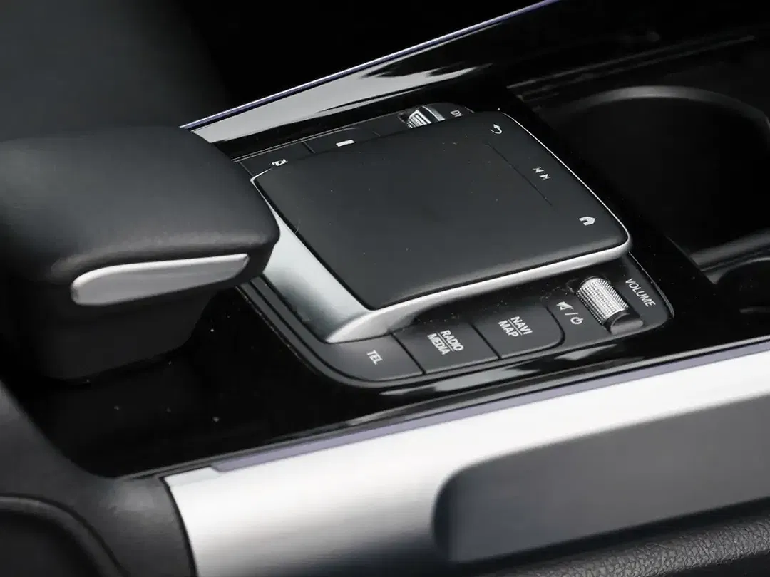 Mercedes-Benz GLB 220 - Thumbnail 6