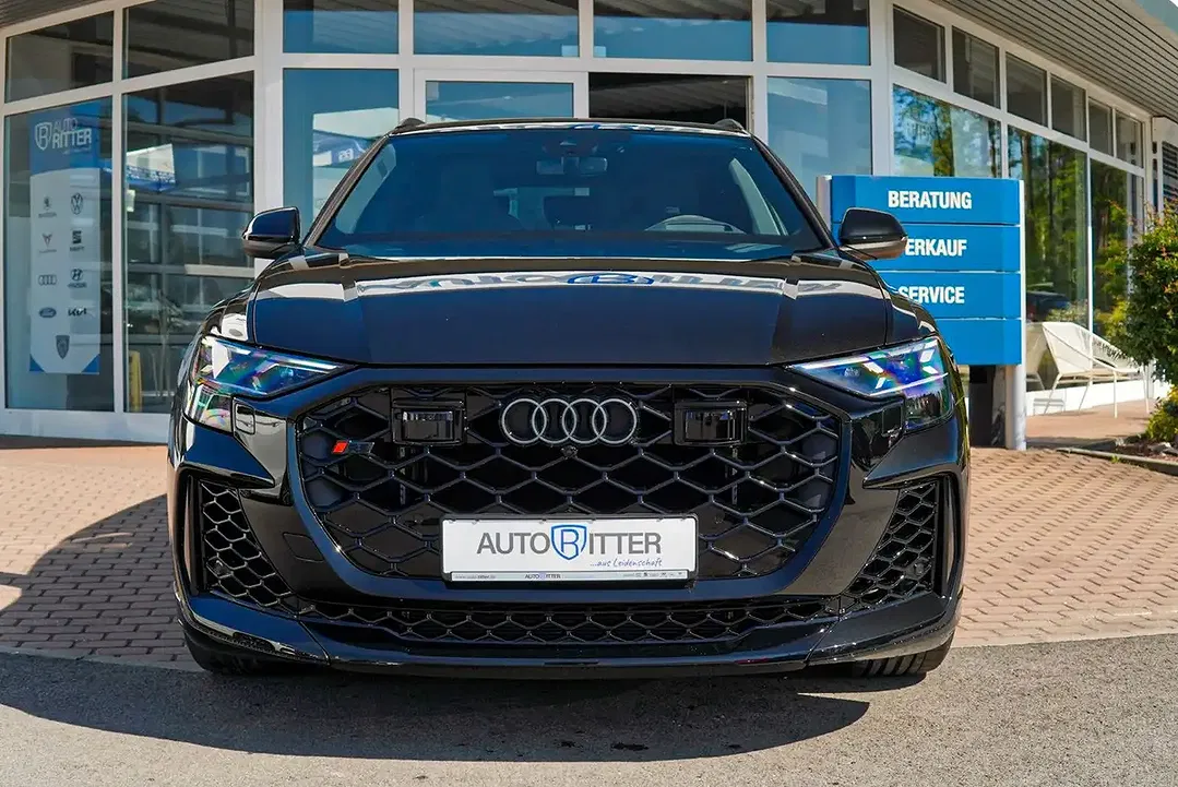 Audi RS Q8 - Thumbnail 2