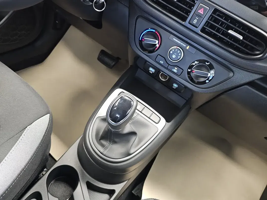 Hyundai i10 - Thumbnail 10