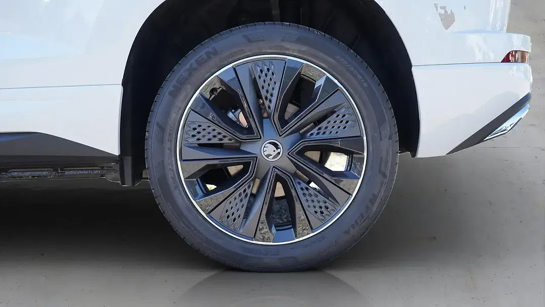 Skoda Karoq - Thumbnail 5