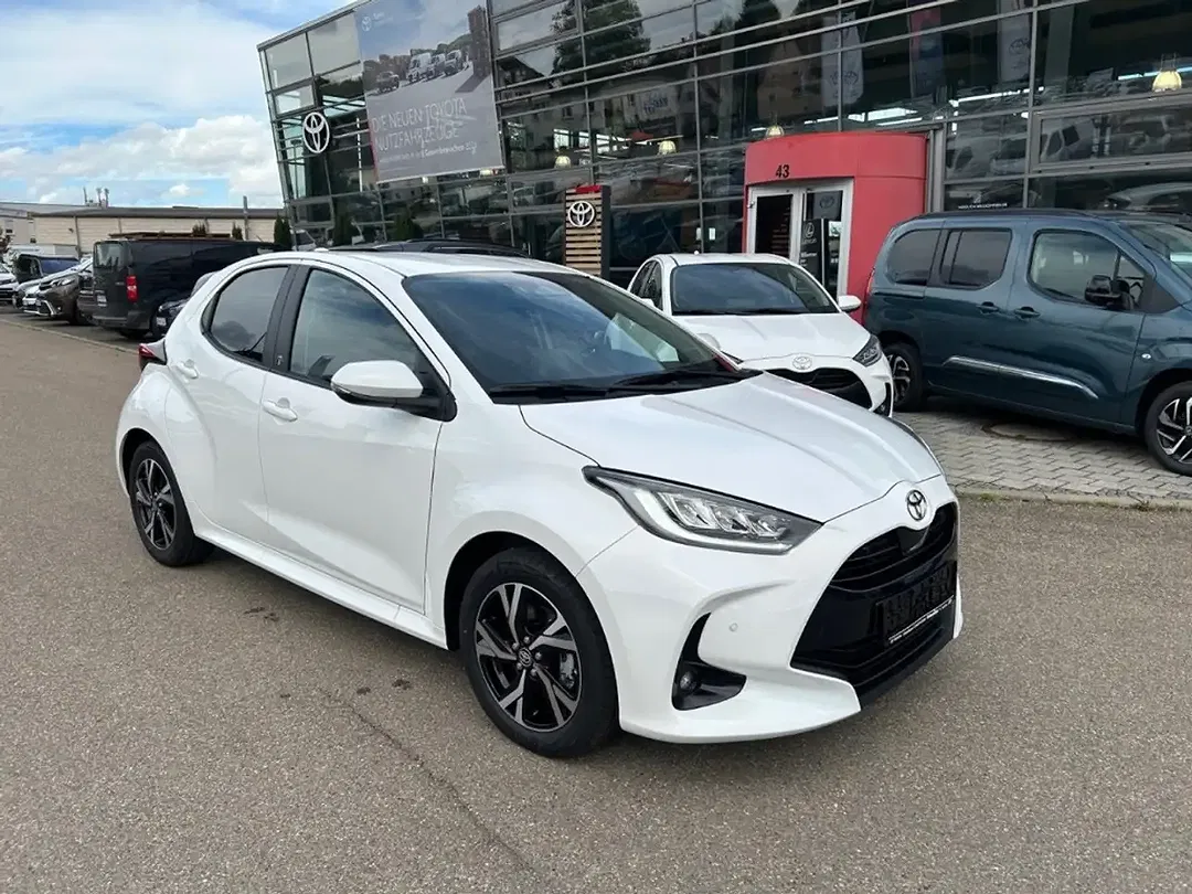 Toyota Yaris - Thumbnail 2