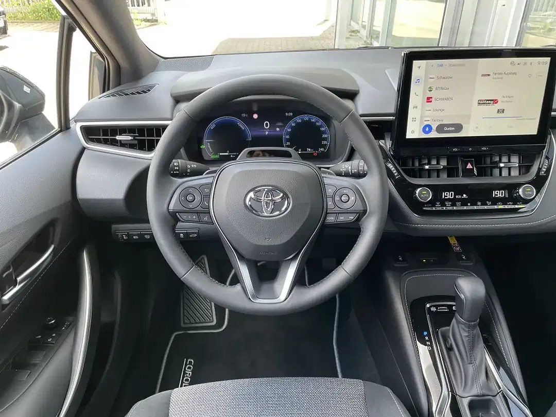 Toyota Corolla - Thumbnail 9