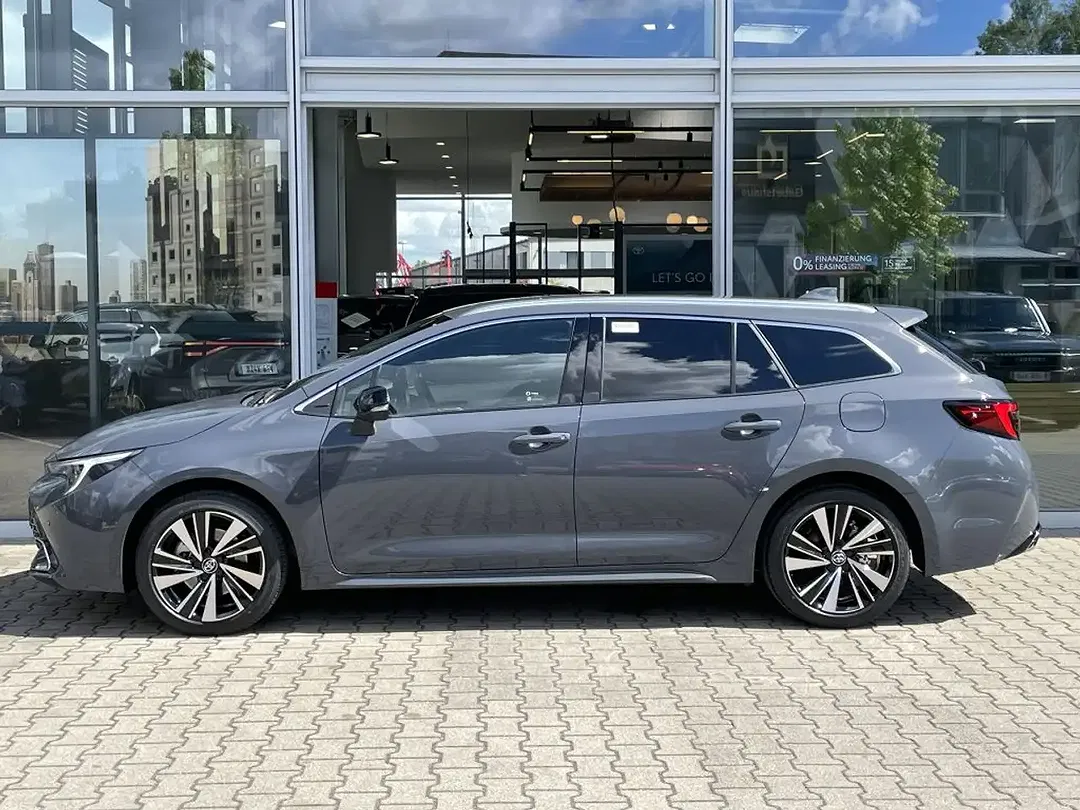 Toyota Corolla - Thumbnail 6