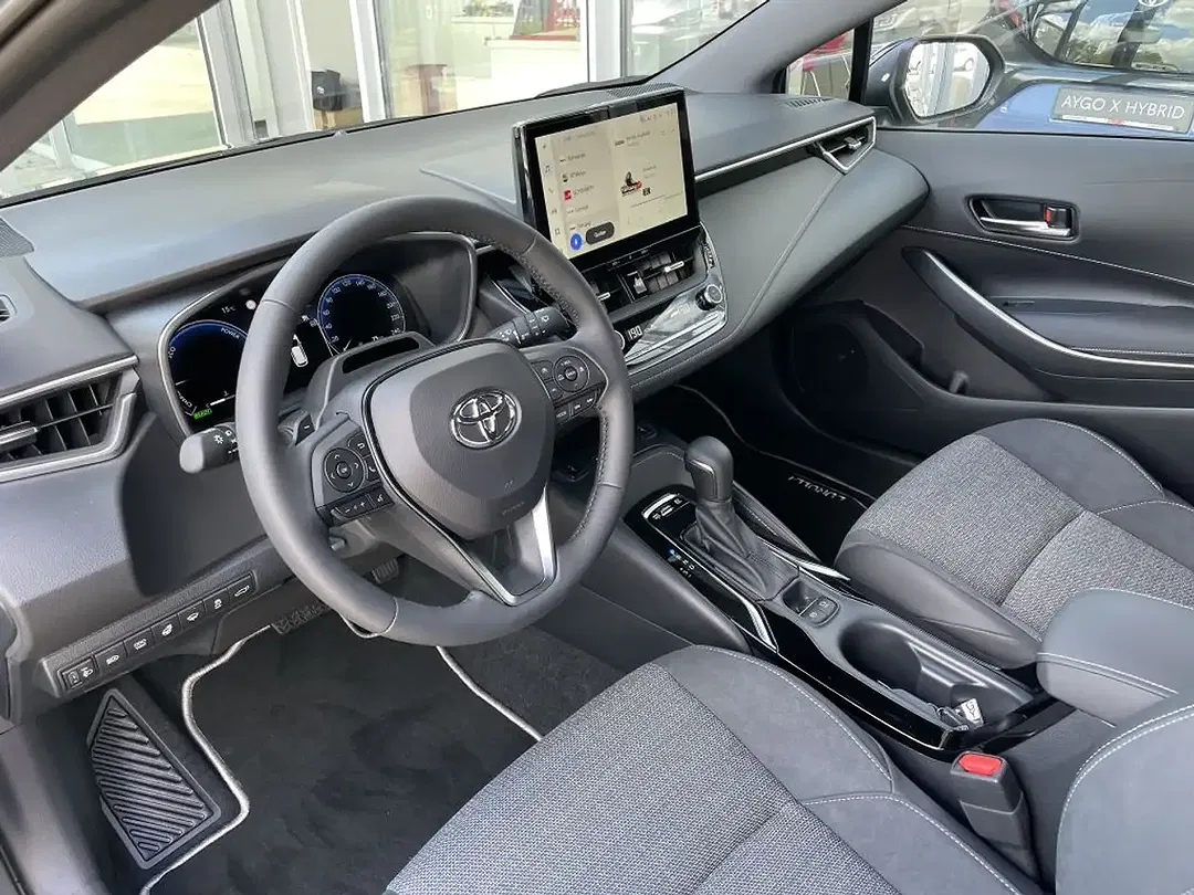 Toyota Corolla - Thumbnail 7