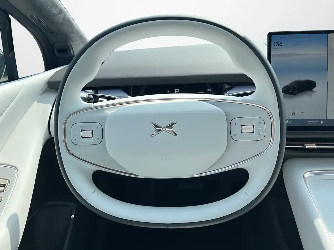 Xpeng P7 - Thumbnail 8