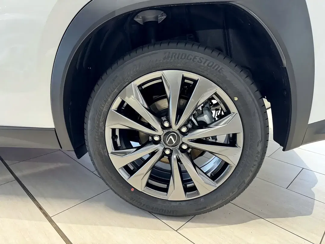 Lexus UX 300h - Thumbnail 15