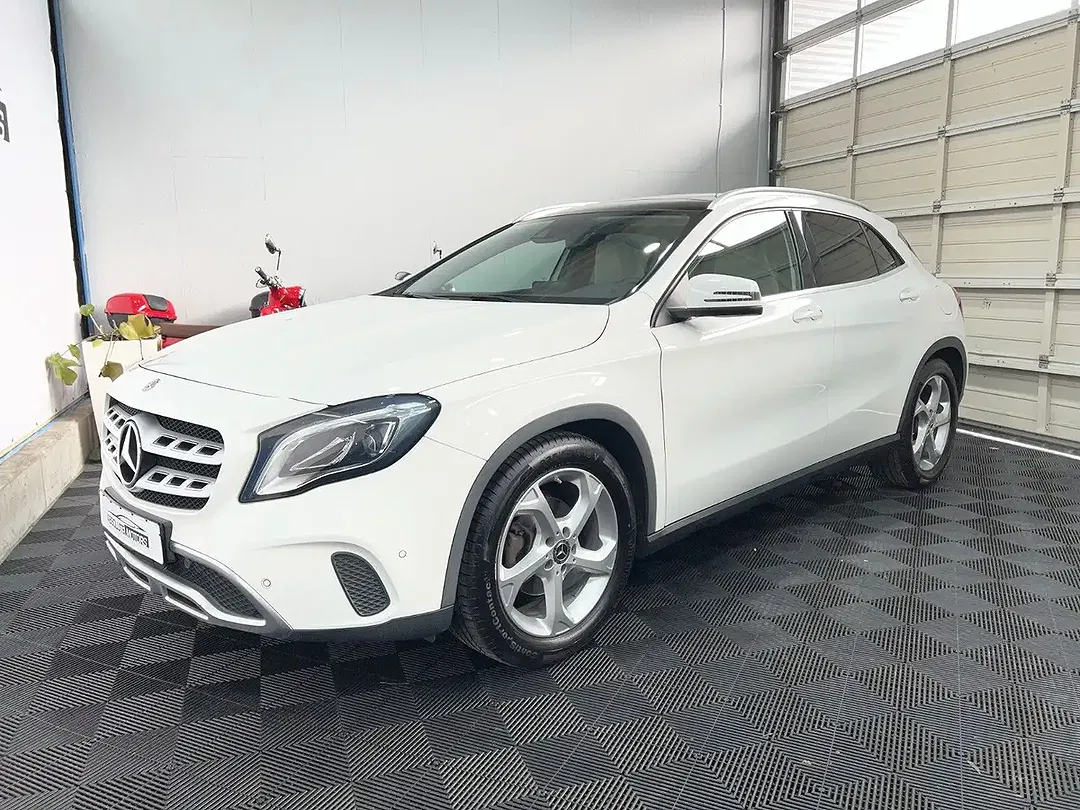 Mercedes-Benz GLA 180 - Thumbnail 2