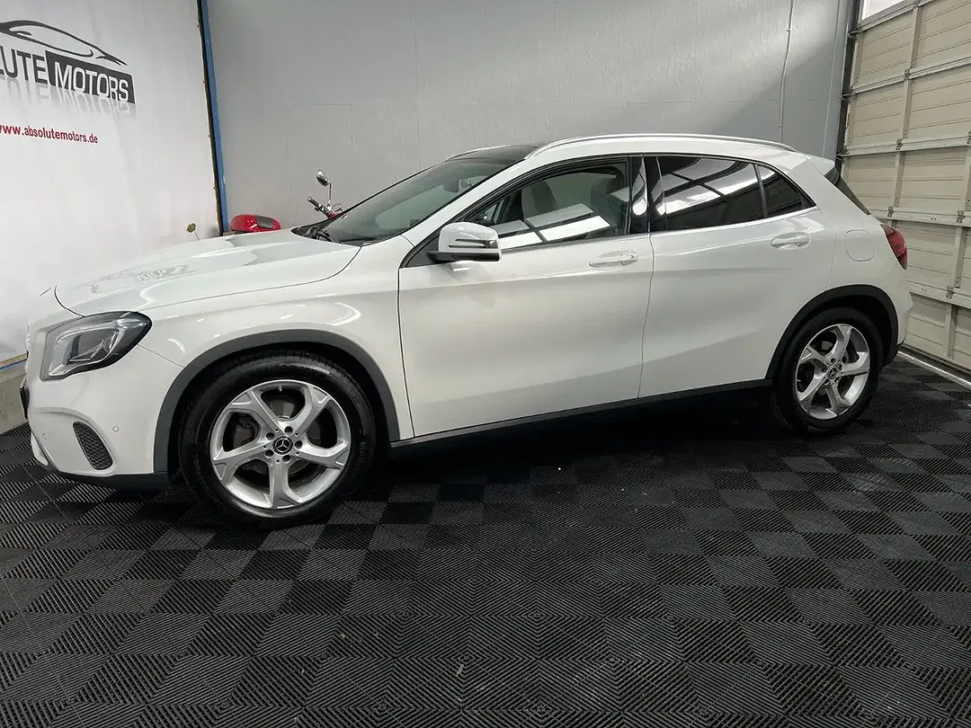 Mercedes-Benz GLA 180 - Thumbnail 3