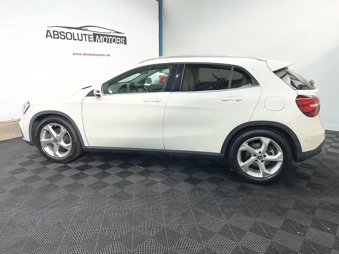 Mercedes-Benz GLA 180 - Thumbnail 4