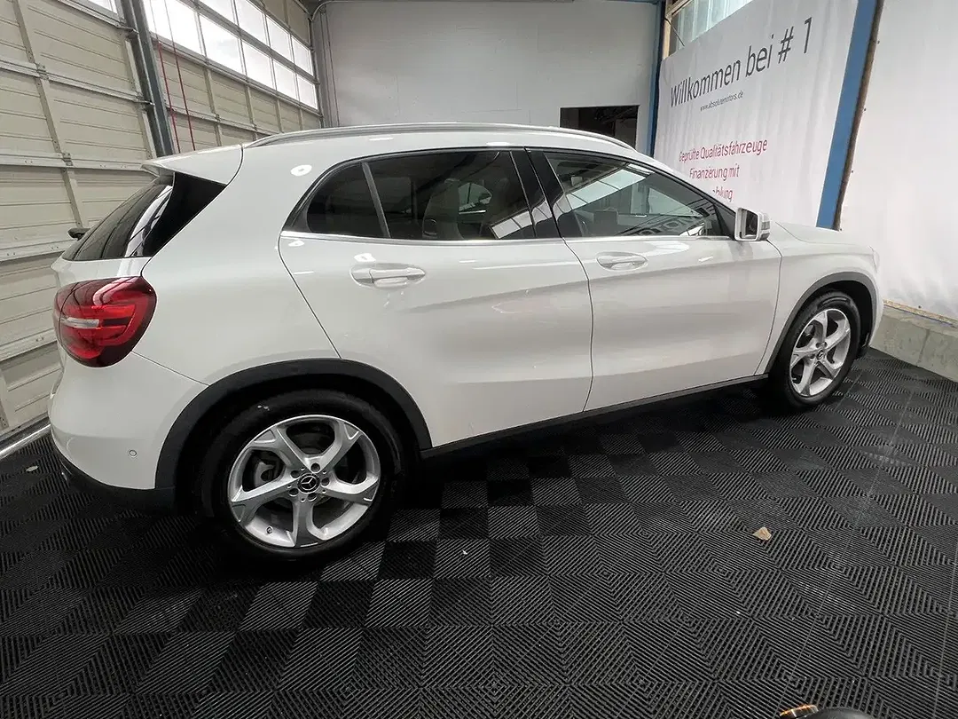 Mercedes-Benz GLA 180 - Thumbnail 8