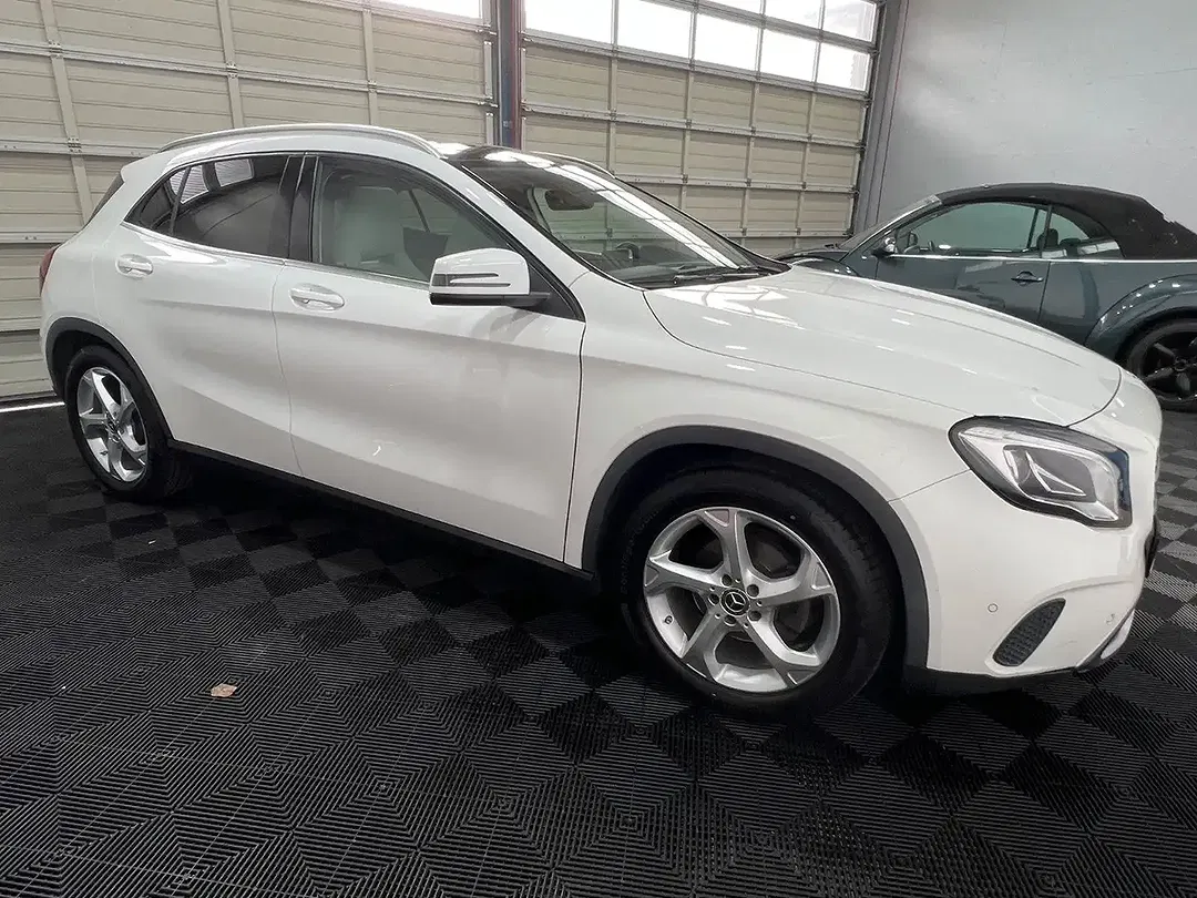 Mercedes-Benz GLA 180 - Thumbnail 9
