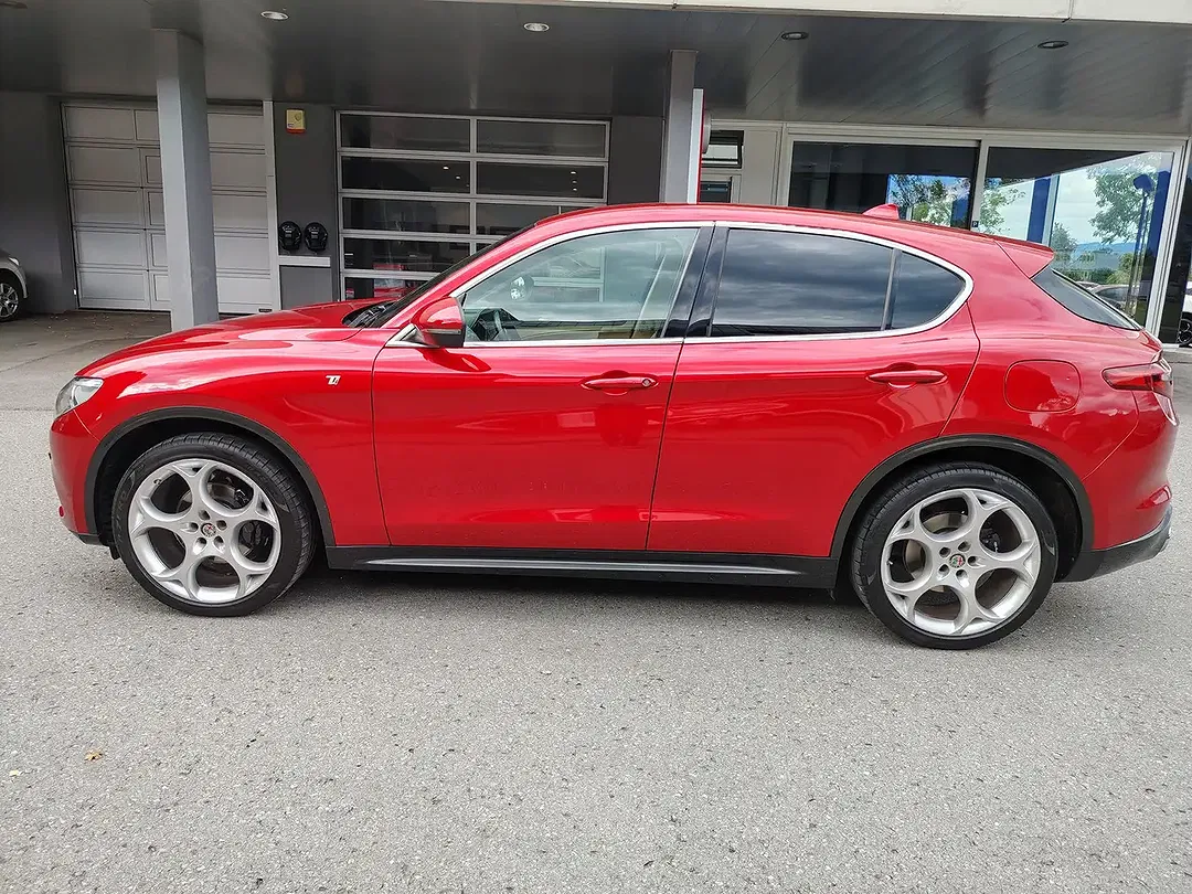 Alfa Romeo Stelvio - Thumbnail 2