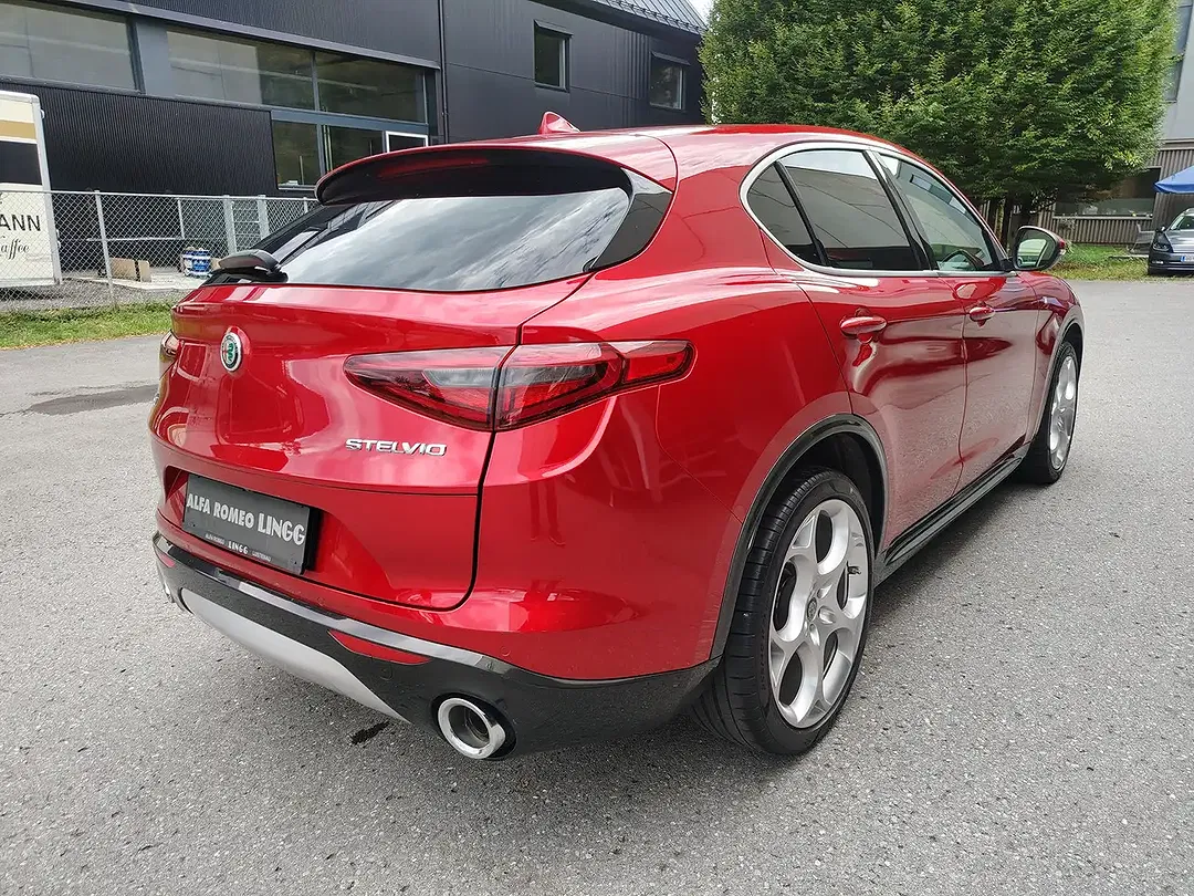 Alfa Romeo Stelvio - Thumbnail 5