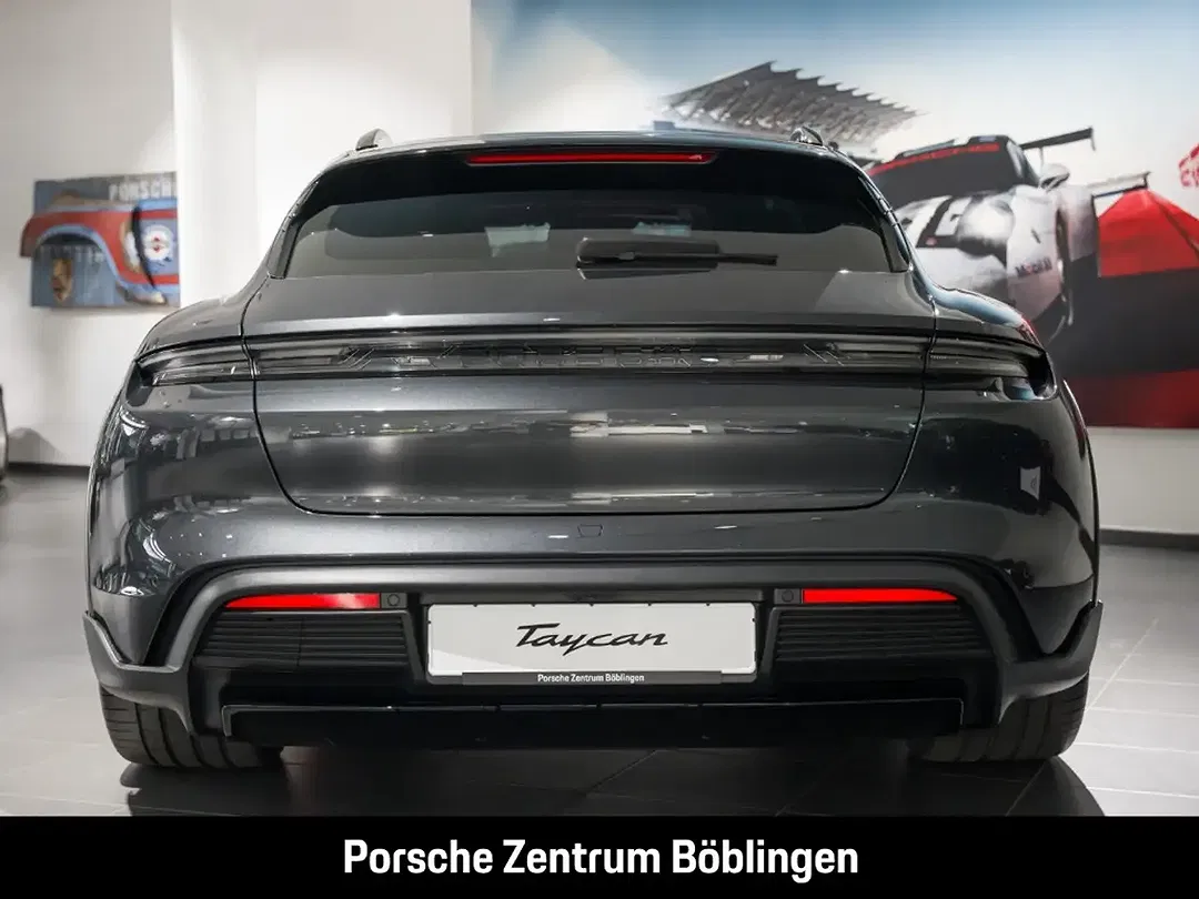 Porsche Taycan - Thumbnail 11