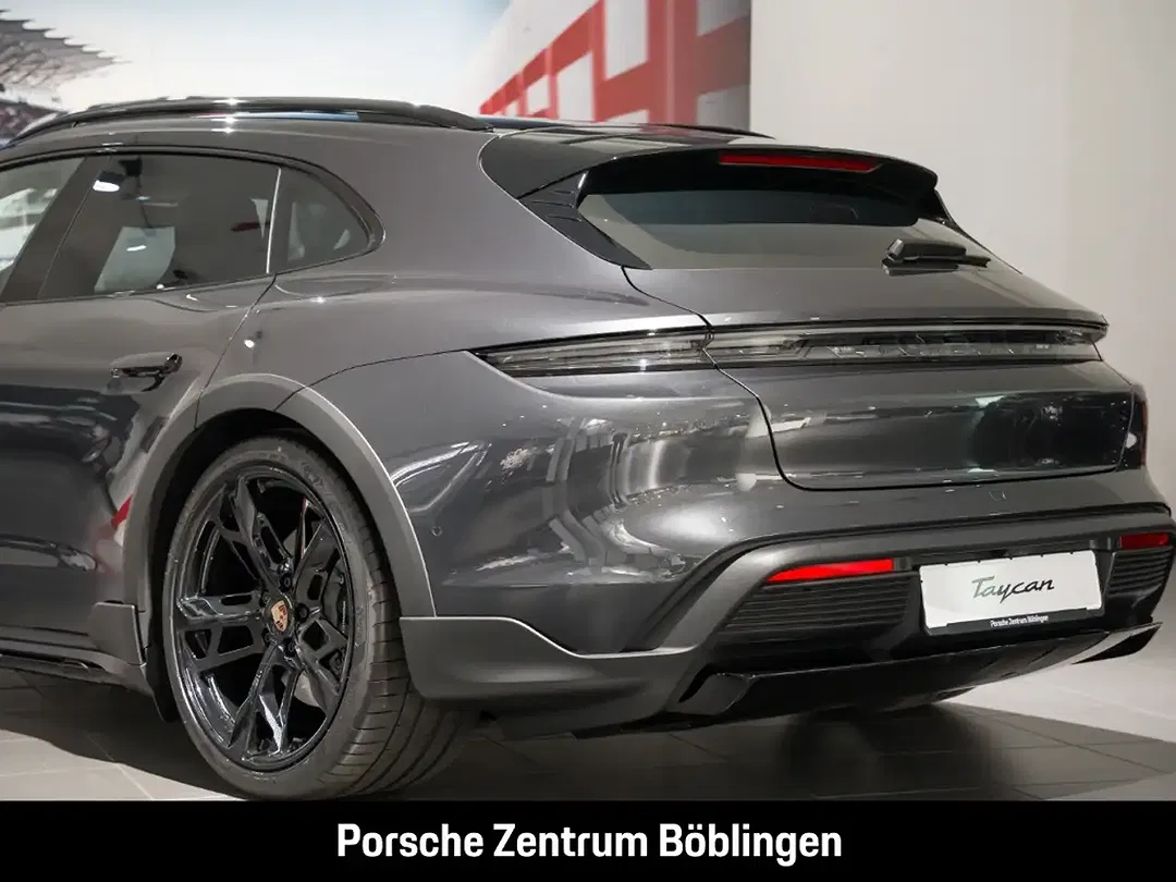 Porsche Taycan - Thumbnail 12