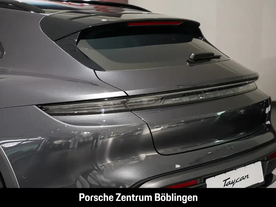 Porsche Taycan - Thumbnail 13