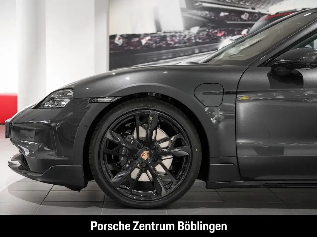 Porsche Taycan - Thumbnail 14