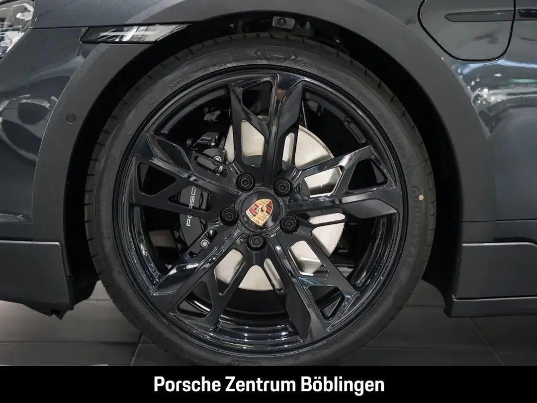 Porsche Taycan - Thumbnail 15