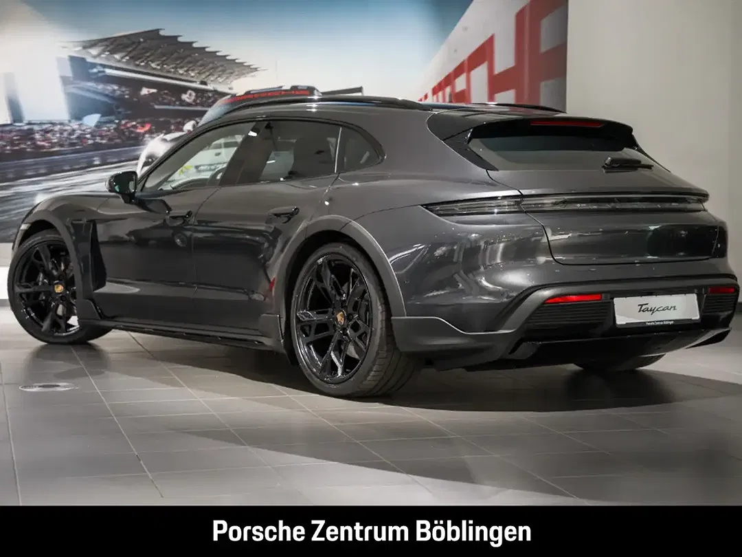 Porsche Taycan - Thumbnail 3