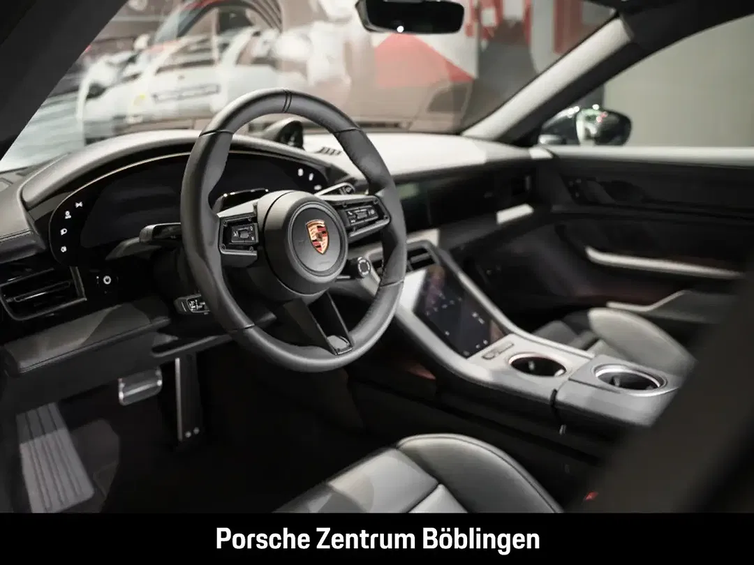 Porsche Taycan - Thumbnail 5