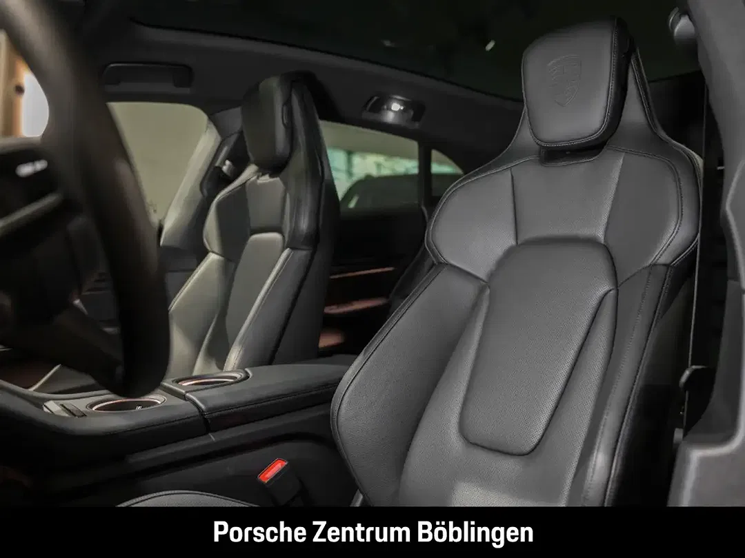 Porsche Taycan - Thumbnail 6