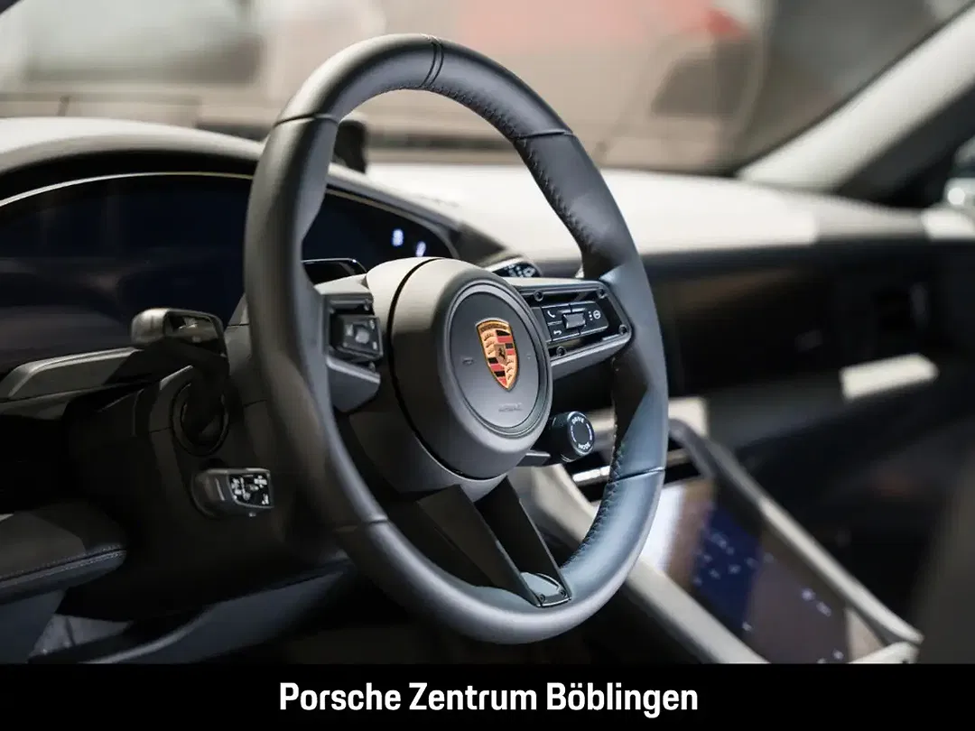 Porsche Taycan - Thumbnail 7