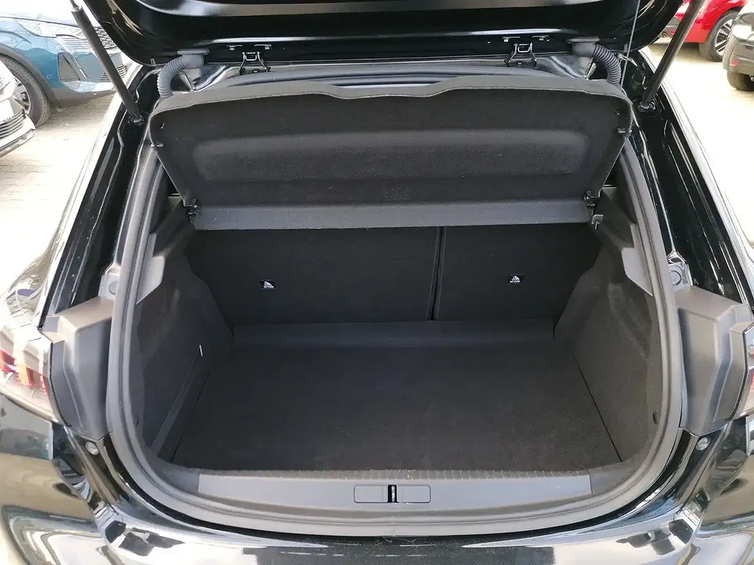 Peugeot 208 - Thumbnail 11