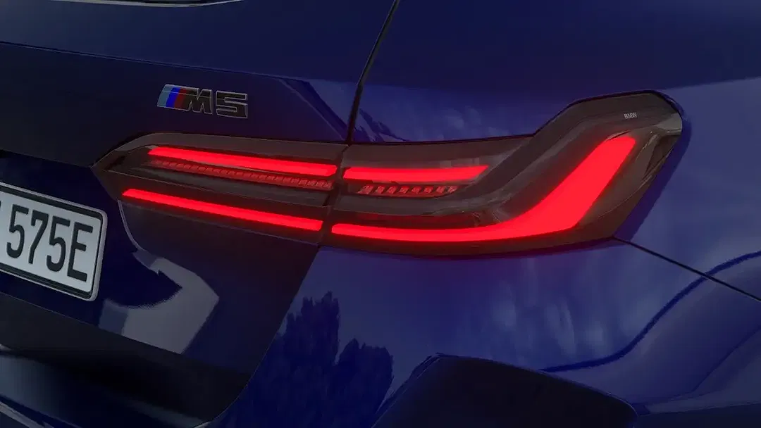 BMW M5 - Thumbnail 6