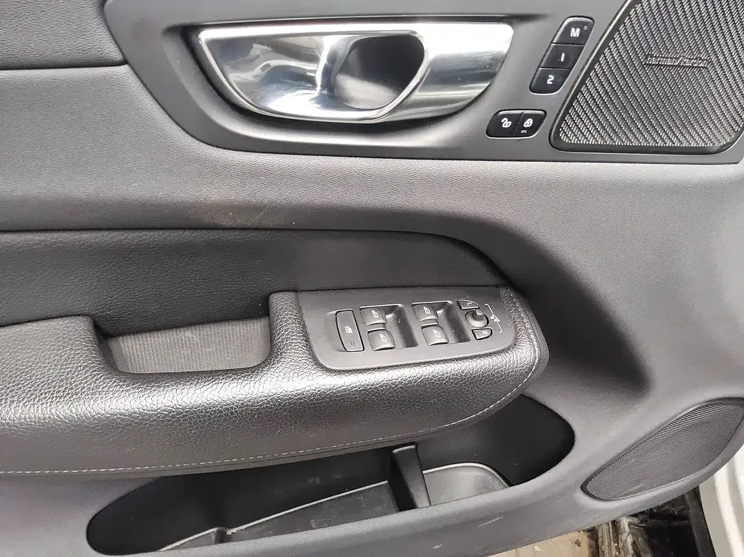 Volvo XC60 - Thumbnail 9