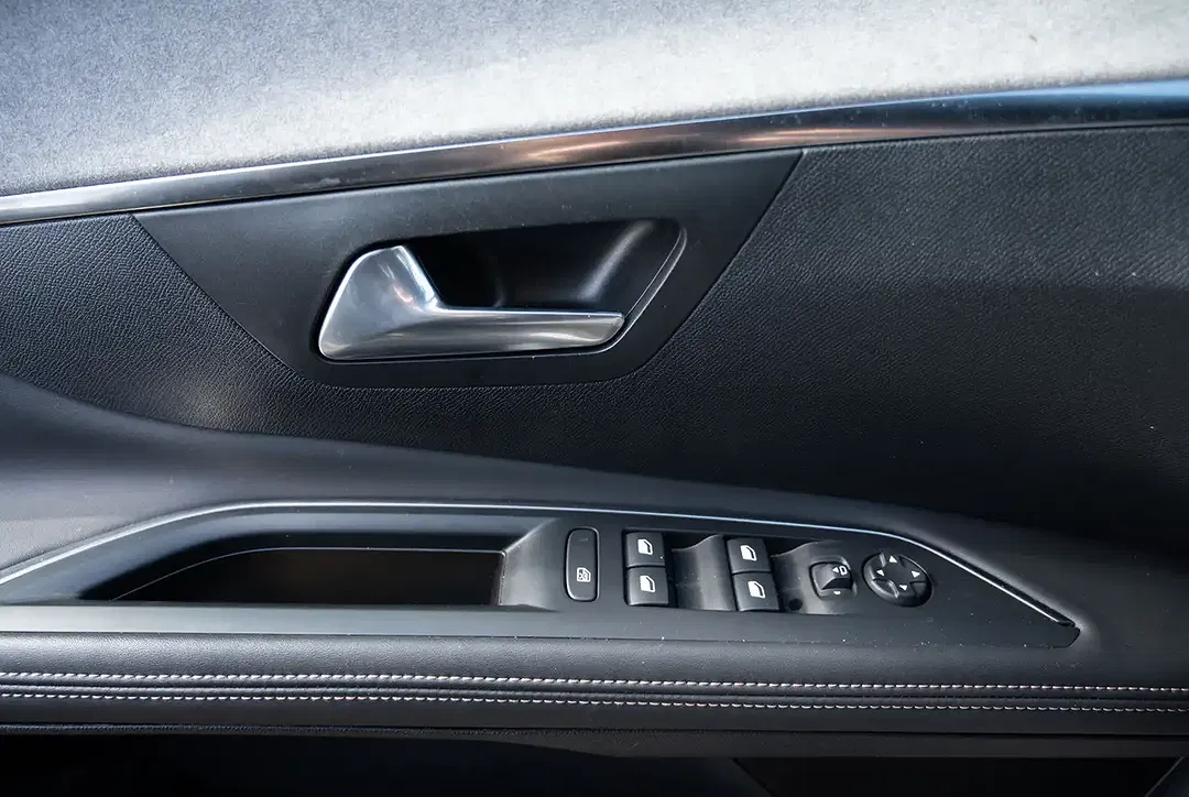 Peugeot 5008 - Thumbnail 11