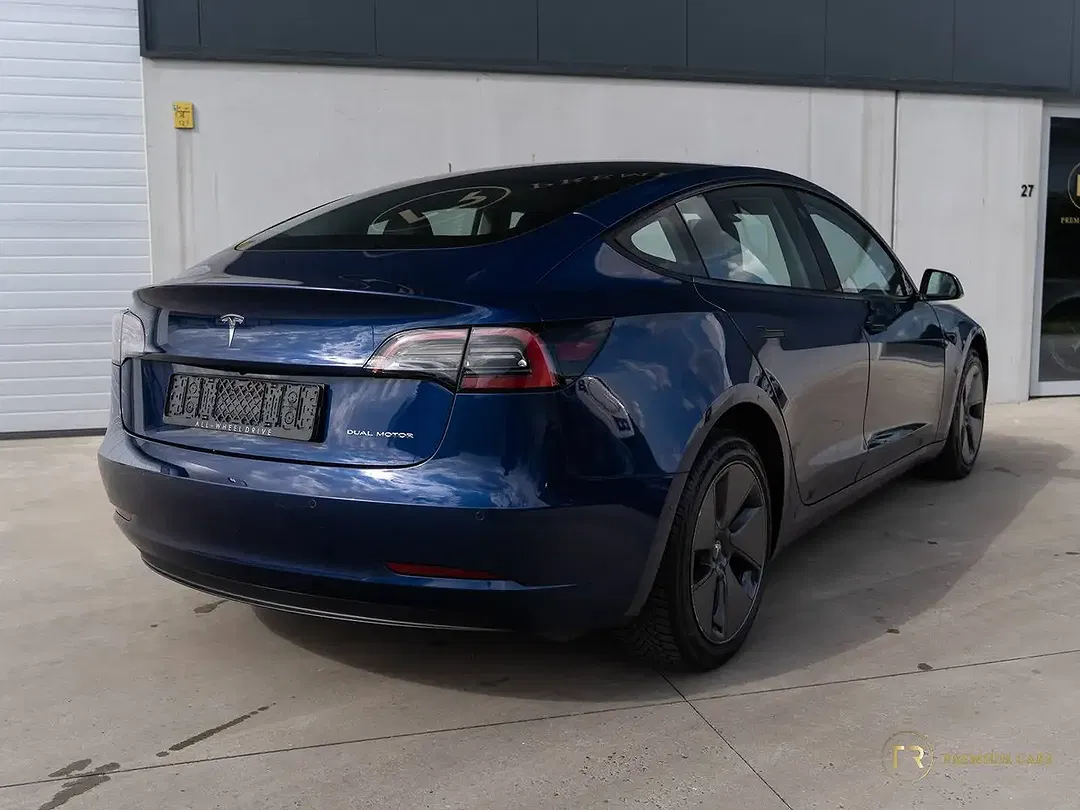 Tesla Model 3 - Thumbnail 13