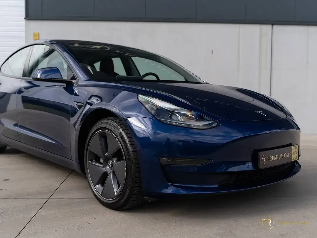 Tesla Model 3 - Thumbnail 8