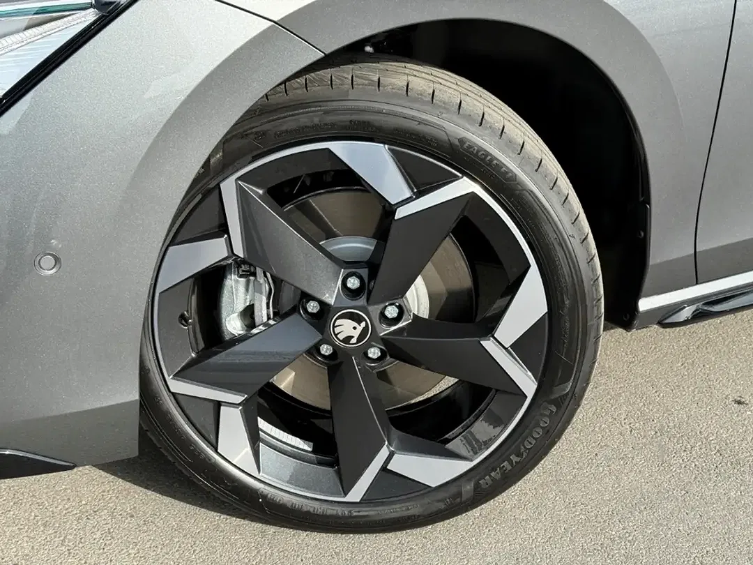 Skoda Superb - Thumbnail 3